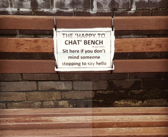 "Happy to chat" la panchina contro la solitudine