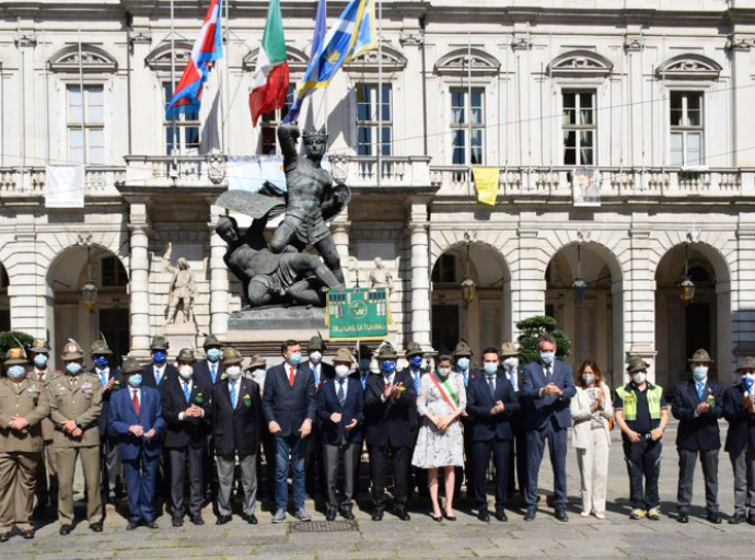 La 'Veja' è ufficialmente cittadina onoraria di Torino. La cerimonia nella cornice della Sala Rossa