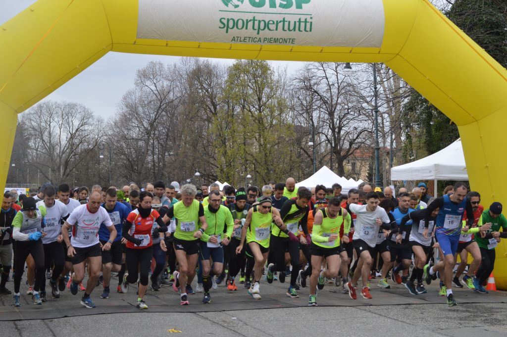 Vivicittà 2022:  in 1500 di corsa e in cammino tra i colori della pace domenica scorsa a Torino