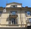 La Torino misteriosa di balconi e pipistrelli. Originale aggiunta a un palazzo di San Salvario