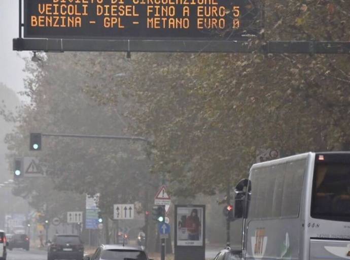 Smog in aumento: da domani semaforo arancione anche per i diesel Euro 5