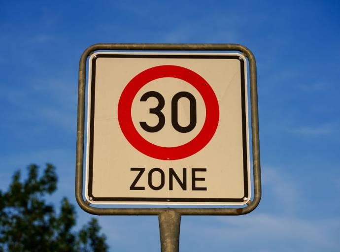Torino si trasforma in "Città 30". Approvata la mozione di Viale per abbassare i limiti di velocità in tutte le strade cittadine