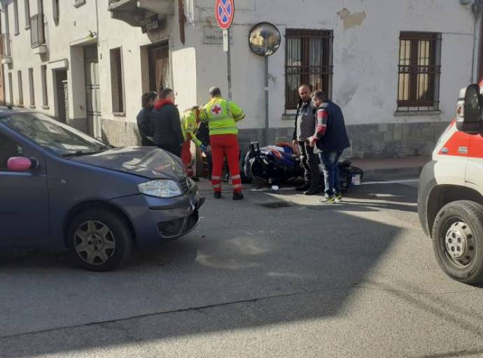 Auto contro motocicletta. Incidente tra via Bianco di Barbania e via Leini per una mancata precedenza