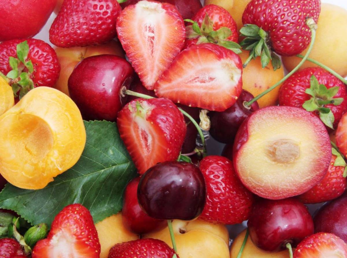 Frutta e Verdura fresca, leggera, piena di vitamine e minerali per  affrontare l'estate nel migliore dei modi - Non Solo Contro