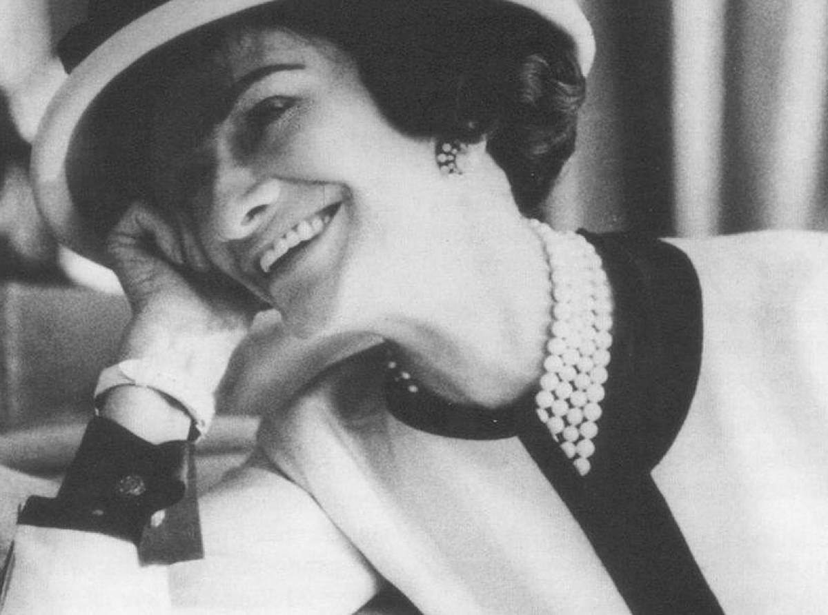 Coco Chanel, la donna che ha cambiato la moda. A 50 anni dalla morte rimane  icona assoluta di stile - Non Solo Contro
