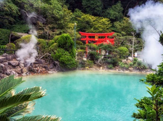 I nove inferni di Beppu. E' in Giappone la città termale più affascinante del mondo con i suoi vapori incandescenti