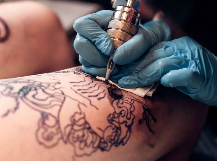 Tatuaggi sì, ma attenzione perchè possono nascondere tumori della pelle e melanomi