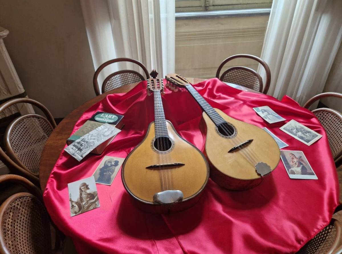 Gli strumenti musicali di Giuseppe Silvio Martina, il più anziano liutaio piemontese, in mostra al Castello di Moncalieri