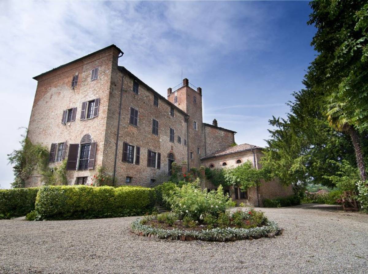 Castello di Pavarolo, la dimora storica, con mille anni di storia e un panorama mozzafiato a 360 gradi