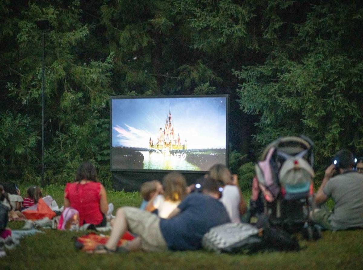 Appuntamento con il cinema al Castello di Miradolo. Proiezioni immersi nella quiete e bellezza della natura 