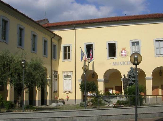 Il centrosinistra e l'area progressista si riorganizzano. In gioco c'è la democrazia. Primo incontro giovedì 11