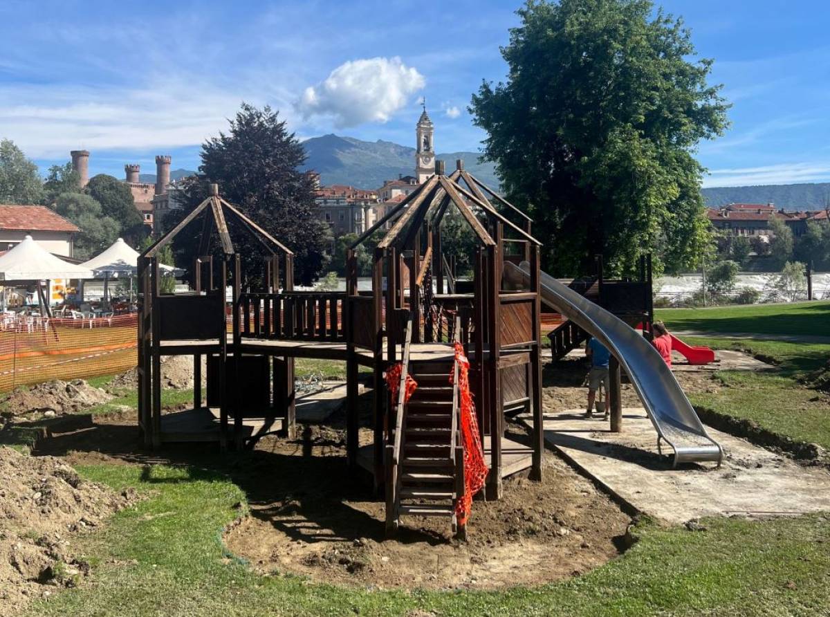 Sarà presto restituito ai bambini, il "castello con le torri" nel Parco Canoa. Iniziati i lavori di manutenzione straordinaria