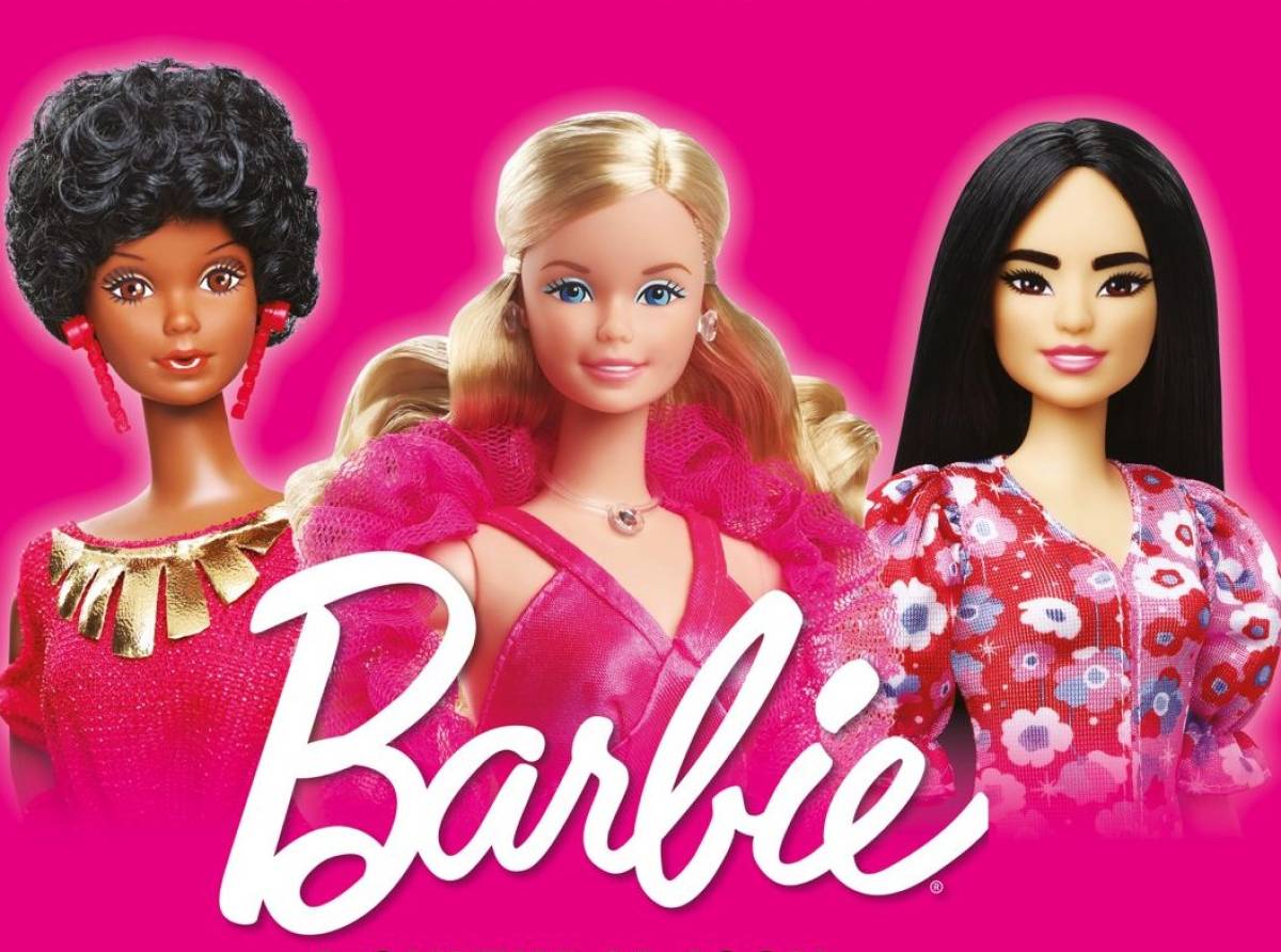 Barbie, da 65 anni icona di moda, stile e ispirazione. Viaggio nel tempo con la mostra "A Cultural Icon Exhibition"