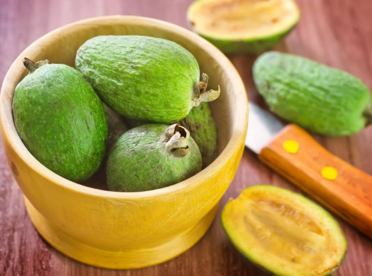 Feijoa, il frutto tropicale del benessere fisico,ottimo per la dieta e alleato prezioso per la pelle