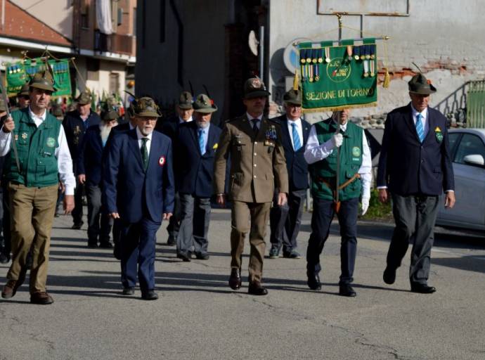 L'affettuoso abbraccio di Ciriè per i suoi Alpini. Celebrato il centenario di fondazione del gruppo cittadino