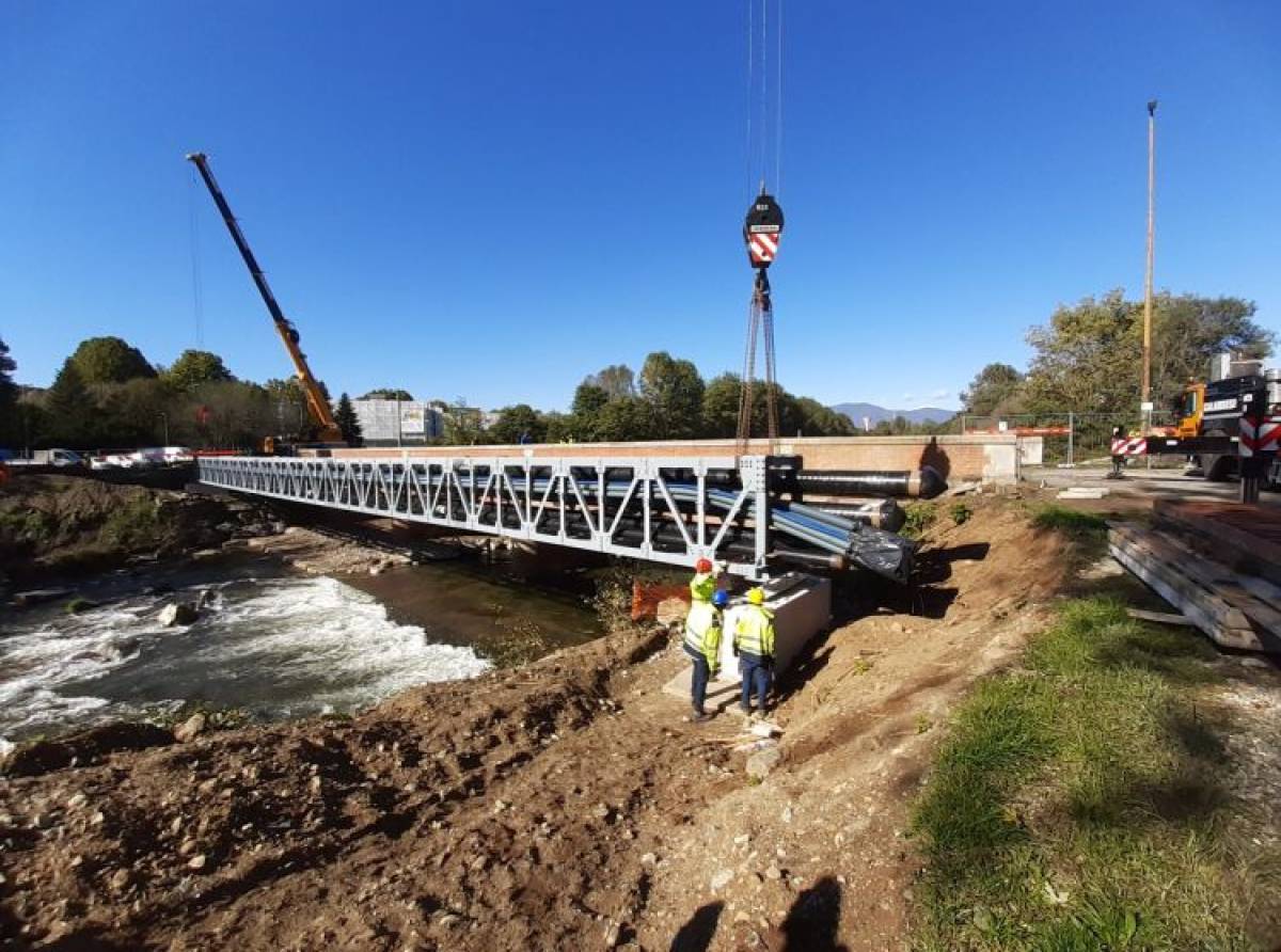 Con l'allestimento del piperack partono ufficialmente i lavori di demolizione e ricostruzione del ponte Castellamonte