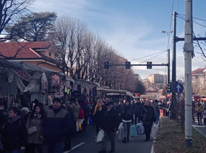 Santa Caterina, la fiera di Rivoli che dal 1365 segna la fine della stagione agricola e anima la città con tante bancarelle