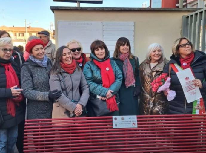 Flashmob, spettacolo teatrale, conferenza e sacchetti del pane speciali per dire "no" alla violenza sulle donne