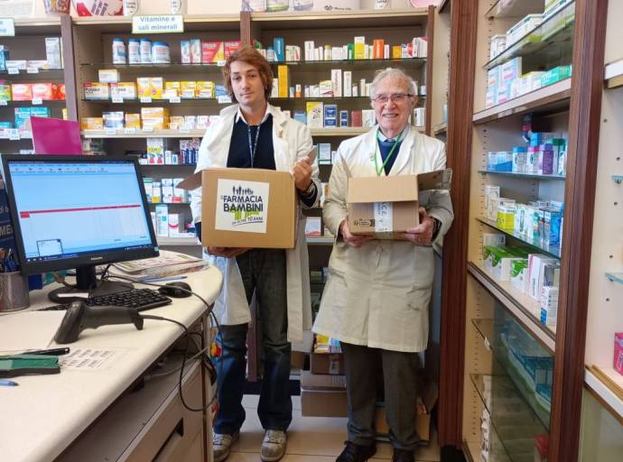 Record di farmaci raccolti per i bambini in difficoltà. Alla farmacia Bisciari 162 confezioni per un totale di 1.200 euro