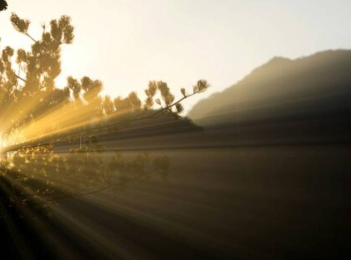 Lama di sole, per illuminare il buio, scacciare i pensieri opprimenti e tornare alla vita