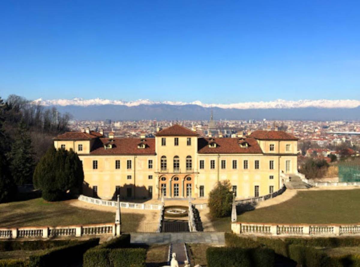 Un parcheggio, percoro pedonale protetto e abbattimento delle barriere architettoniche. Il progetto che migliora l'accessibilità alla Villa della Regina