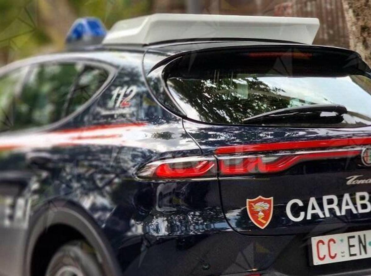 Uccide la moglie con un coltello da cucina e poi tenta il suicidio. Ennesimo femminicidio in una palazzina di Venaria Reale