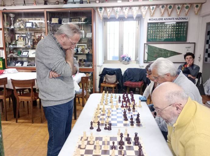 Scacchi, arte e cultura: ad aprile la biblioteca apre le porte al gioco della mente con ASD Caselle Scacchi