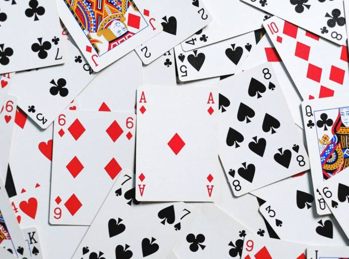 Un pomeriggio di carte, sorrisi e memoria: torna il torneo di burraco in ricordo di Giorgio Aghemo e Flavio De Agostini