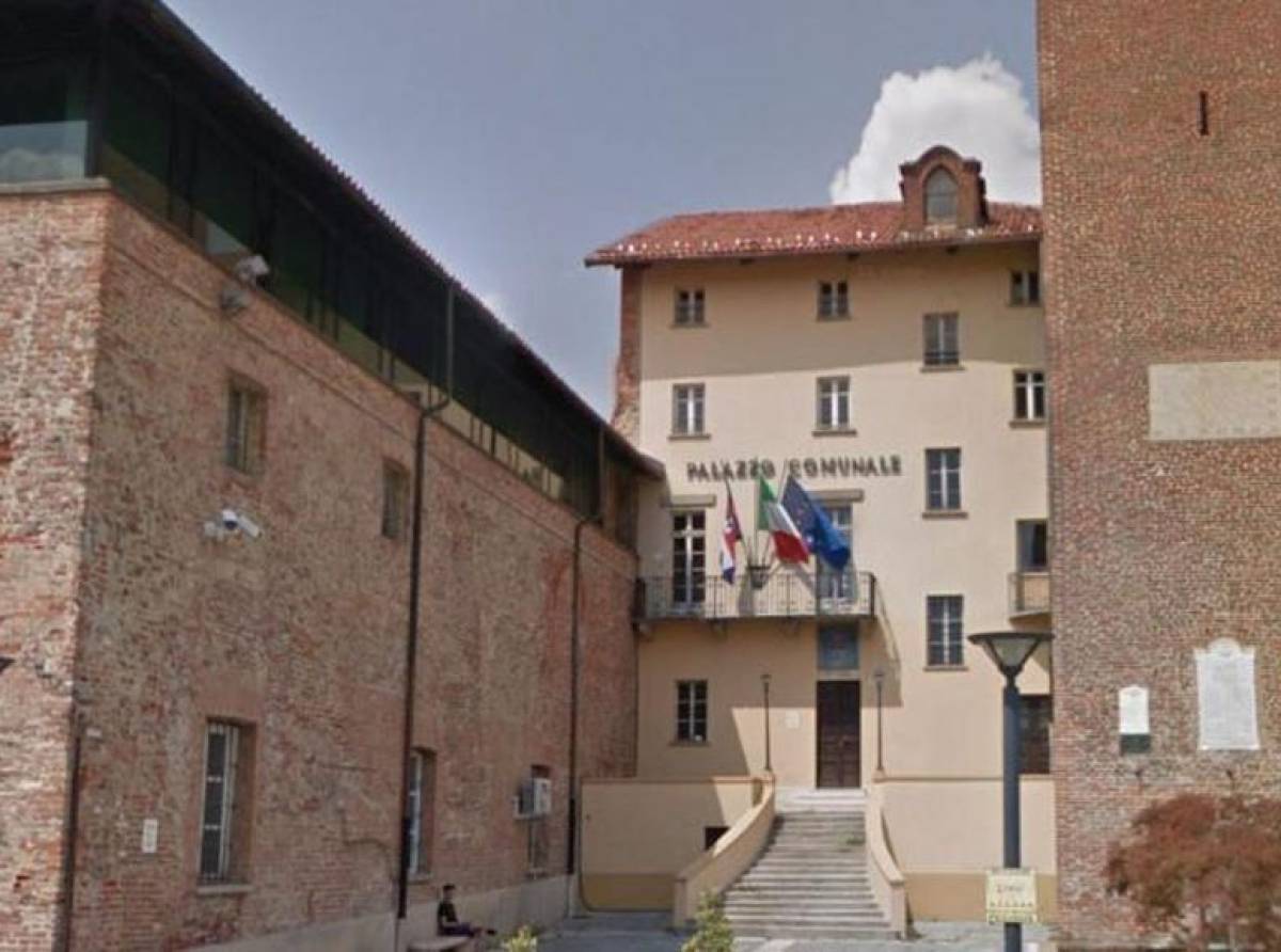 “Tra luci e colori”: la mostra collettiva che unisce artisti affermati, studenti e appassionati di arte di tutte le età