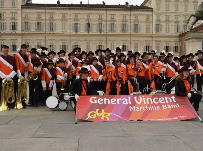 Tradizione e spettacolo in scena: domani la General Vincent Marching Band e la Filarmonica Carlo Botta insieme per una serata di musica e passione