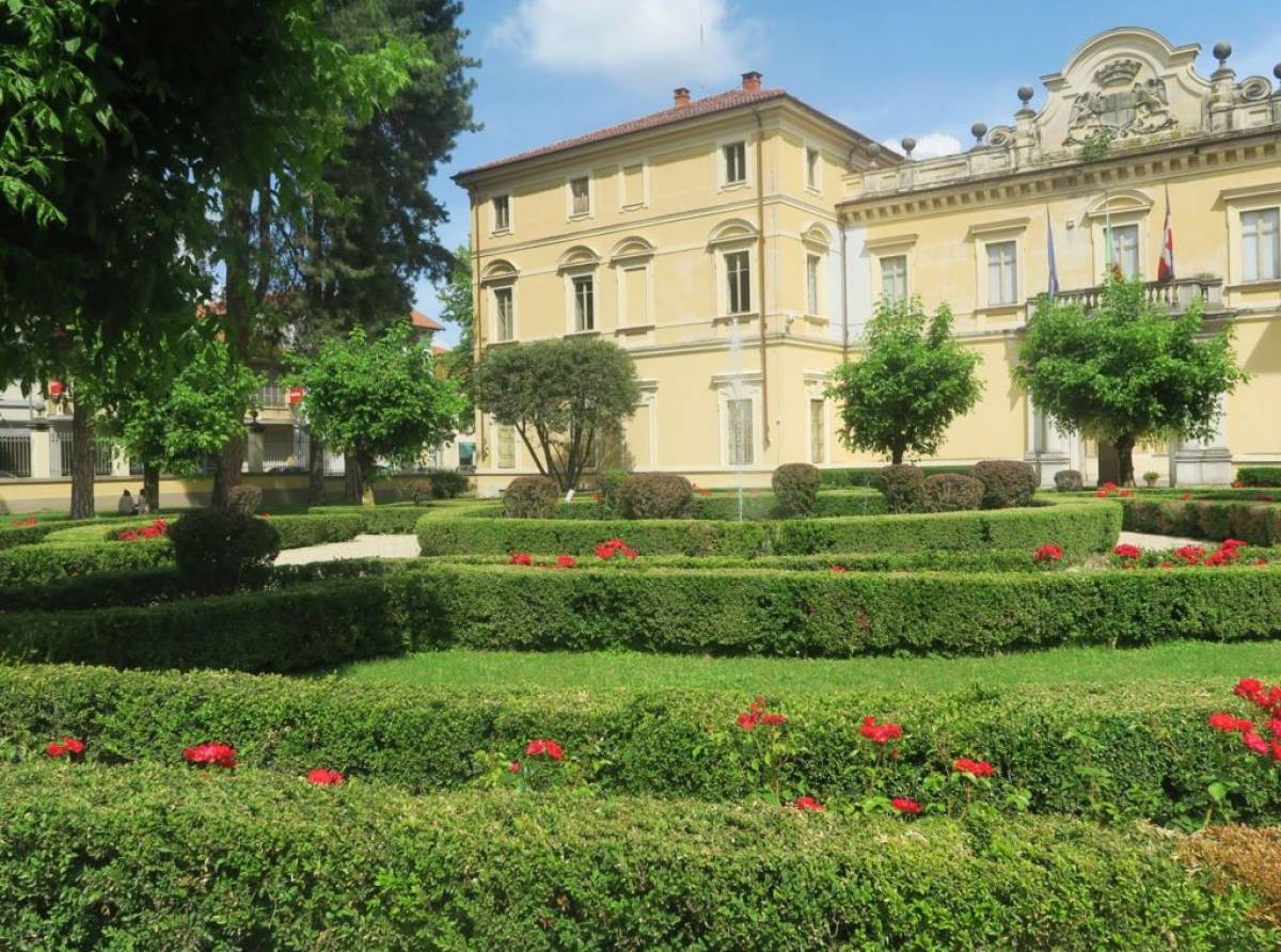 La città si veste di fiori e colori: torna “Cirié in Fiore” e apre la Settimana dei Fiori tra mostre, mercati, giardini storici e un omaggio collettivo alla bellezza della natura