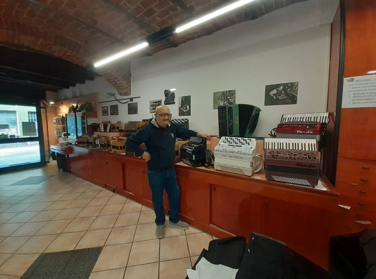 Addio a Maurizio Camoletto, il maestro che ha fatto suonare il cuore di Leini: la sua fisarmonica continuerà a parlare attraverso la città che ha amato