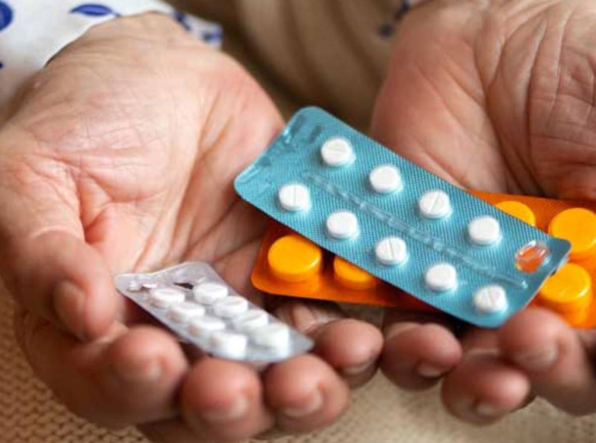 Curare o complicare? I rischi della politerapia non controllata negli anziani. Quando i farmaci diventano troppi
