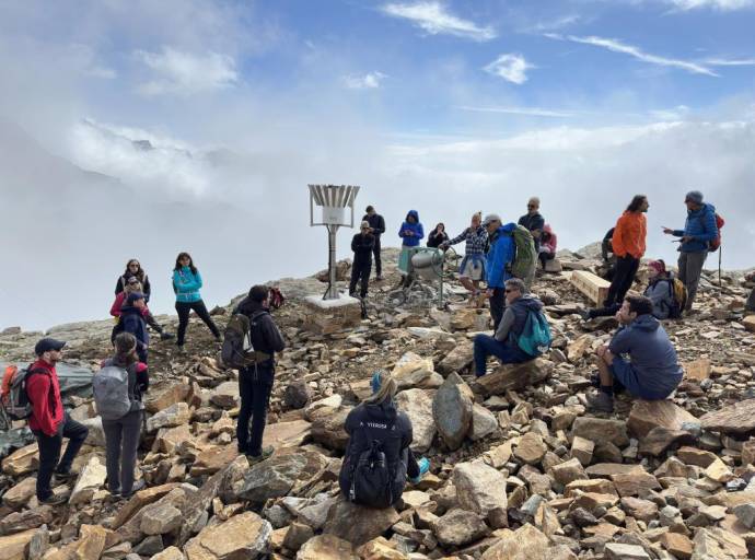 Monte Rosa sotto assedio del clima: piogge estreme, neve tardiva e rischio valanghe segnano un cambiamento senza precedenti