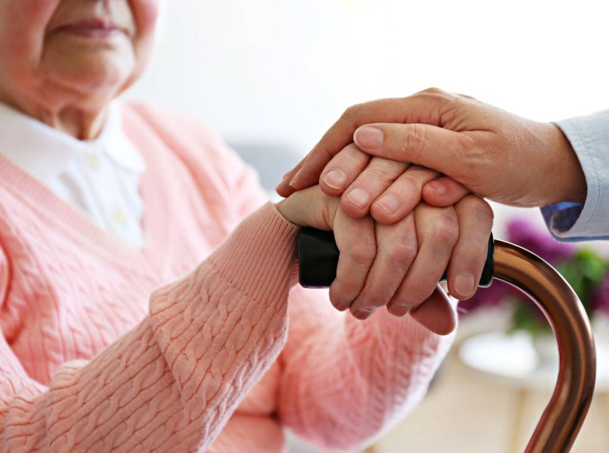 Piemonte, la Giunta Cirio aumenta l’Irpef a lavoratori e pensionati, ma lascia 8.500 anziani senza RSA
