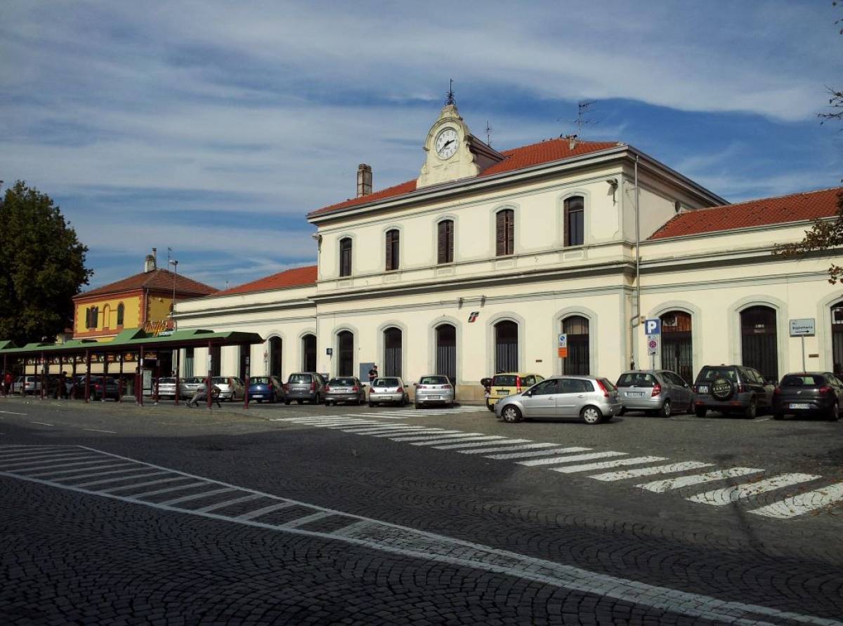 Stazione di Ivrea, Cantoni spara a zero sulla Giunta "Libri, chitarre e biciclette elettriche: la ricetta di Chiantore"