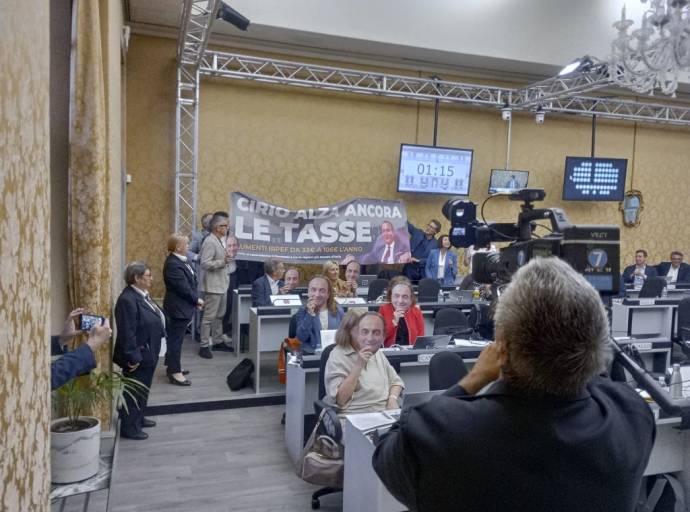Assestamento di bilancio, scontro in Consiglio regionale: opposizioni sulle barricate, FdI replica con “operazione verità”