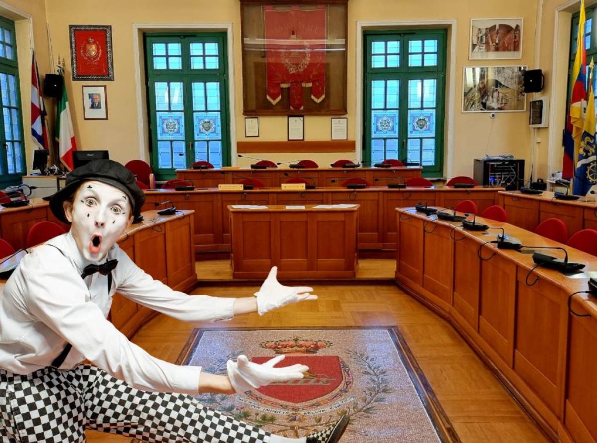 A Venaria torna il caldo... politico dove le cooperative sono rosse, i poveri fingono e Marx diventa leghista per una notte