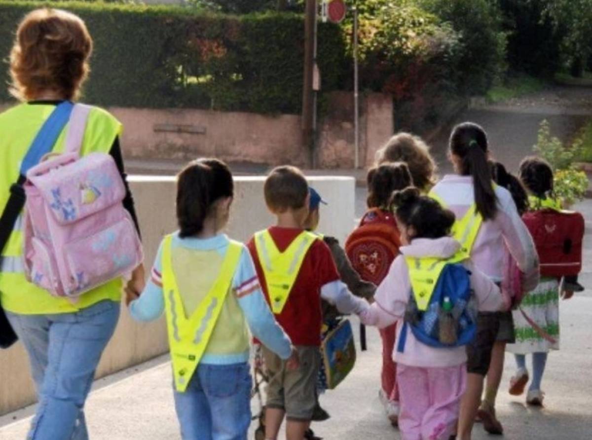 Rivoli, più sicurezza per il Piedibus: obbligo di certificato penale per i volontari accompagnatori approvato all’unanimità