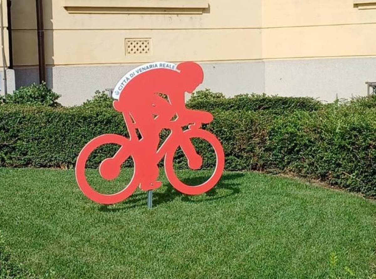 Venaria Reale, la Vuelta e la “magia” della manutenzione improvvisa del verde. La replica dell'Amministrazione Giulivi