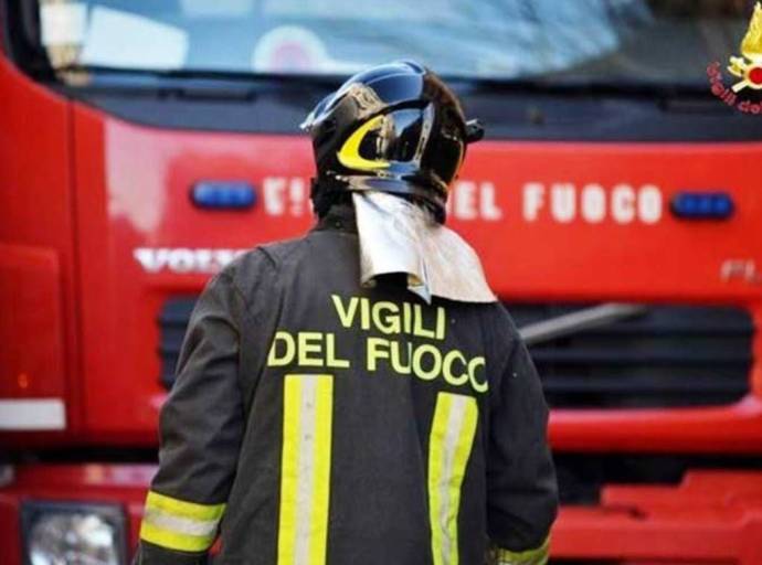 Vigili del Fuoco usati come “braccio operativo” per togliere striscioni: la protesta dei sindacati. CGIL e USB contro l’uso improprio