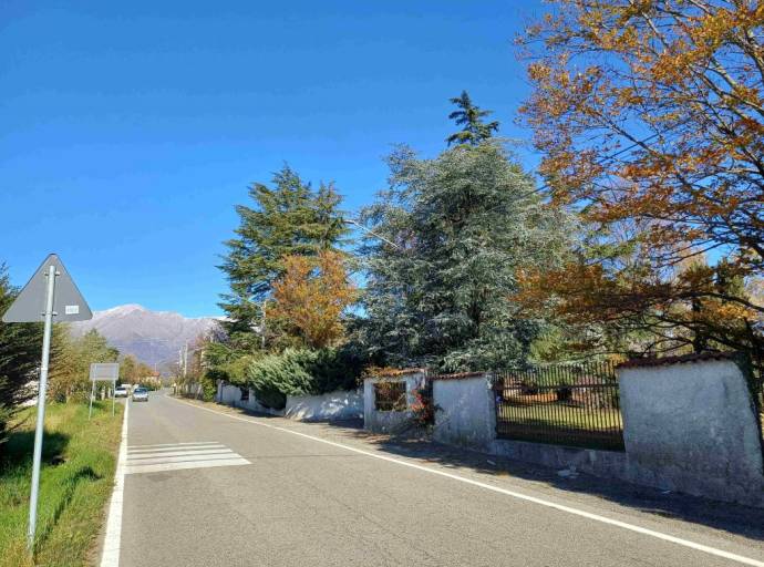 Corio, 1,8 milioni per completare i marciapiedi sulla Provinciale 22: tre proposte per migliorare la sicurezza pedonale