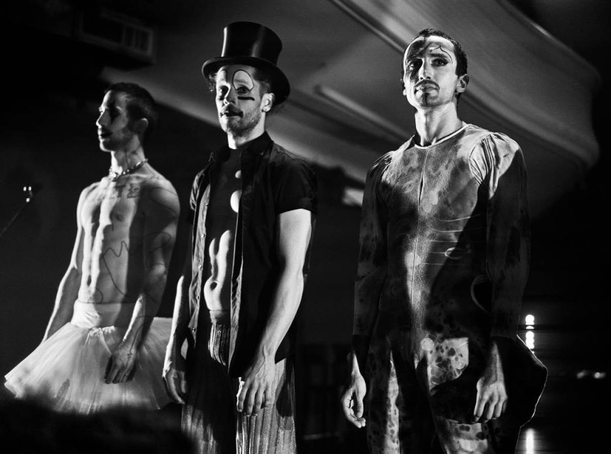 “Why” di blucinQue alla Reggia di Venaria: teatrodanza, circo contemporaneo e musica per un viaggio nell’identità
