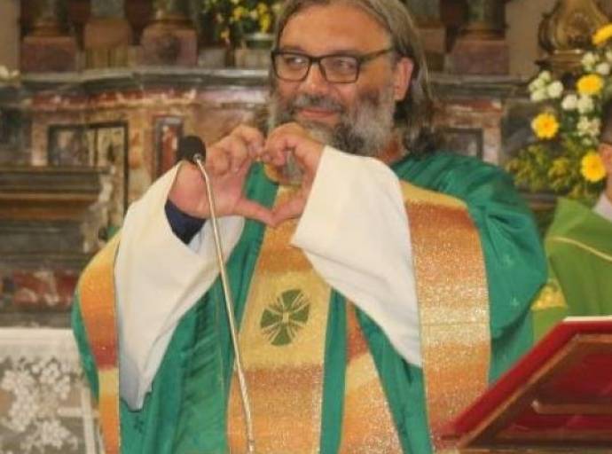 Preghiere e lacrime per Don Riccardo Robella: il parroco di Leini e Mappano lotta dopo un terribile incidente sulla A6