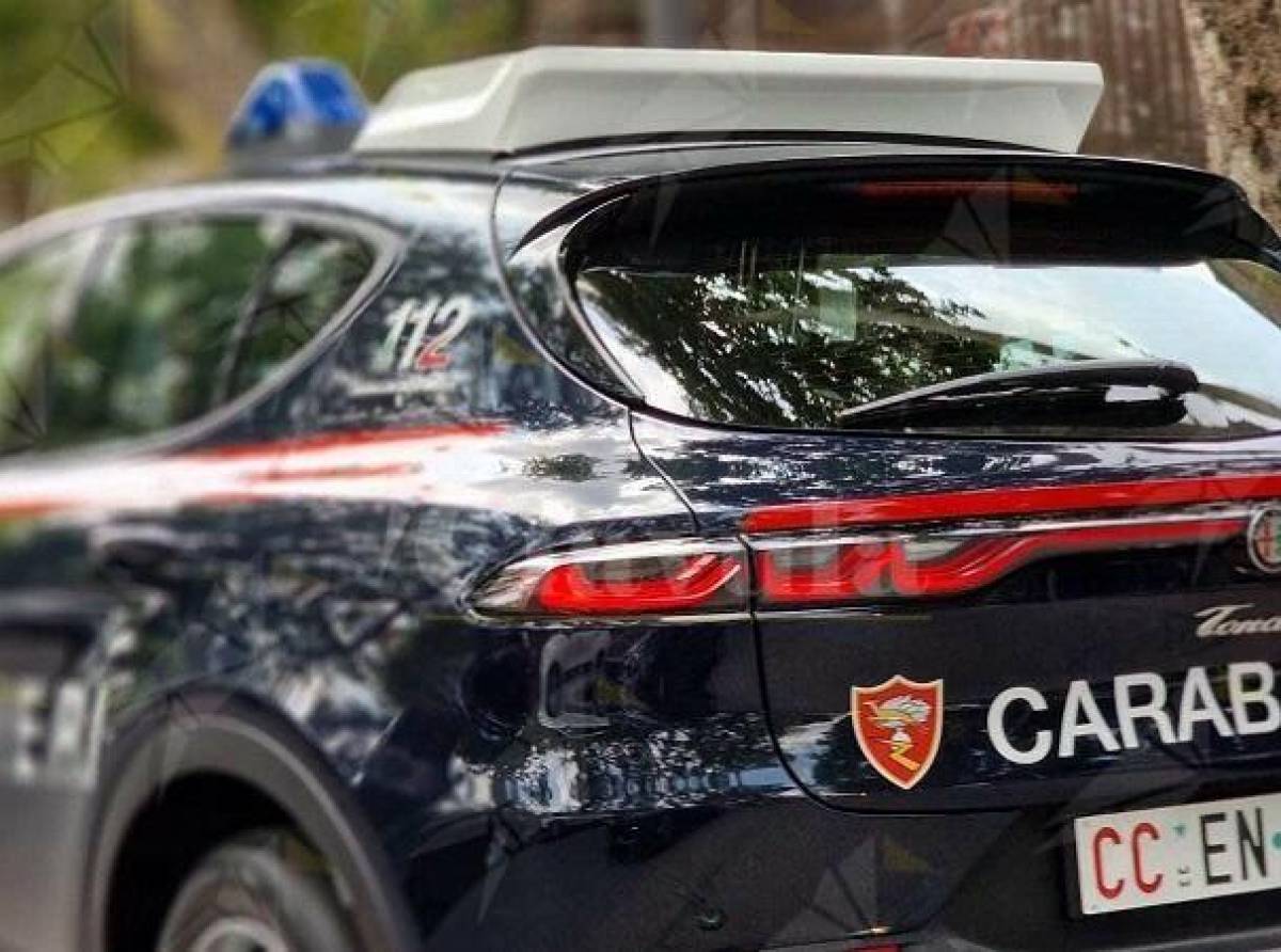 Ciriè, corsa in taxi si trasforma in incubo: giovane violento rapina il tassista e finisce in carcere