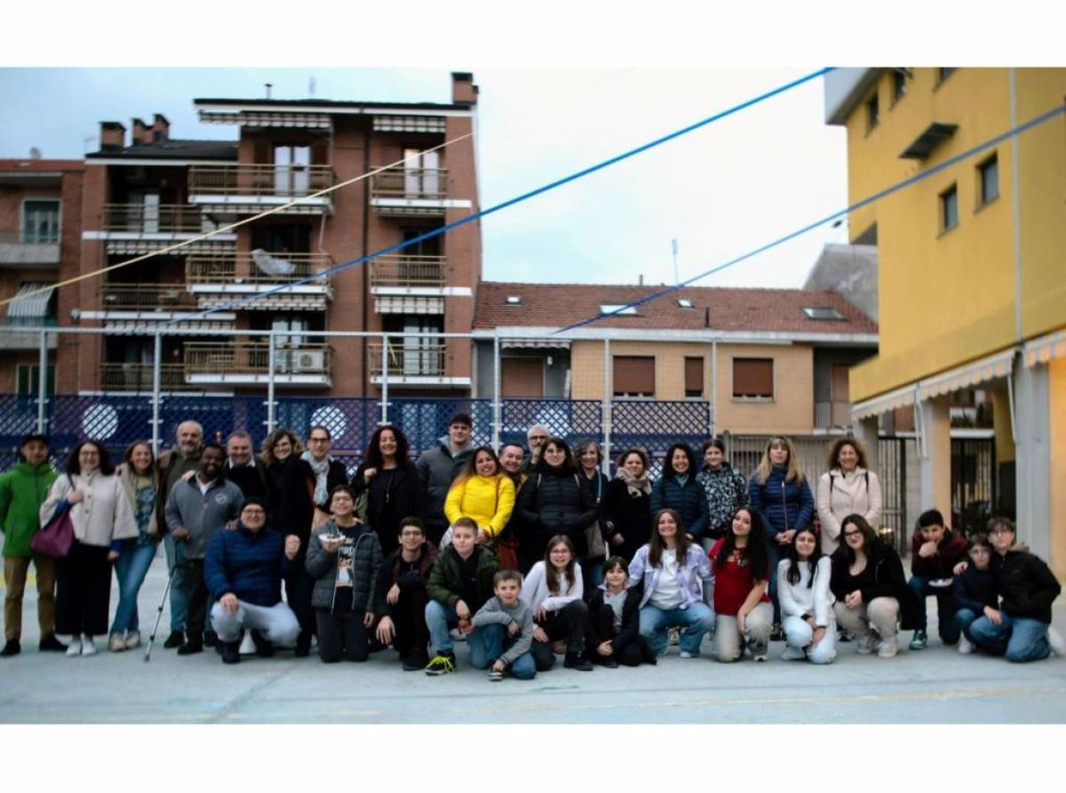 Adolescenti e social media: dati allarmanti su smartphone e dipendenza digitale, il ruolo decisivo dei genitori e della comunit&agrave;