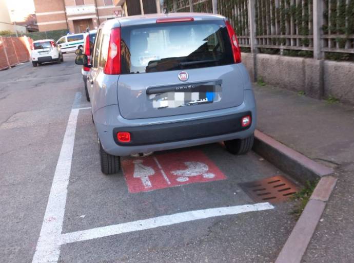 Venaria Reale più a misura di famiglia: introdotti gli stalli di cortesia per mamme in attesa e genitori con bimbi piccoli