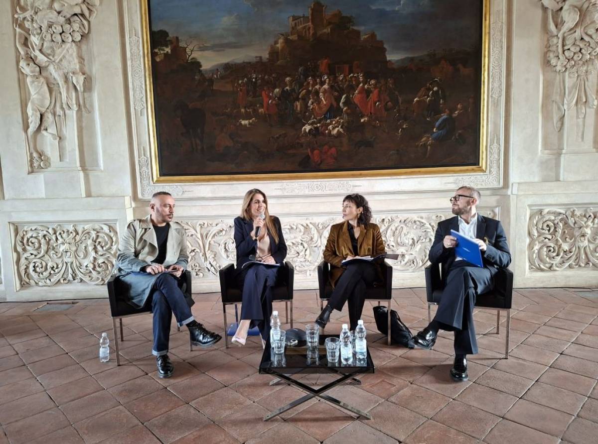 Regine in scena alla Reggia di Venaria: la grande mostra sui costumi tra cinema, teatro e storia della regalità femminile