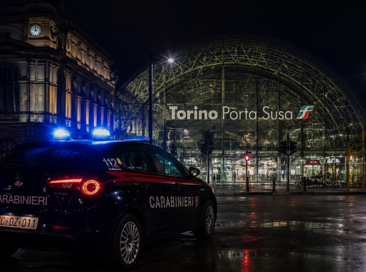 Violenza sessuale a Porta Susa, arrestati i due presunti aggressori: decisiva l'indagine congiunta di Carabinieri e Polizia