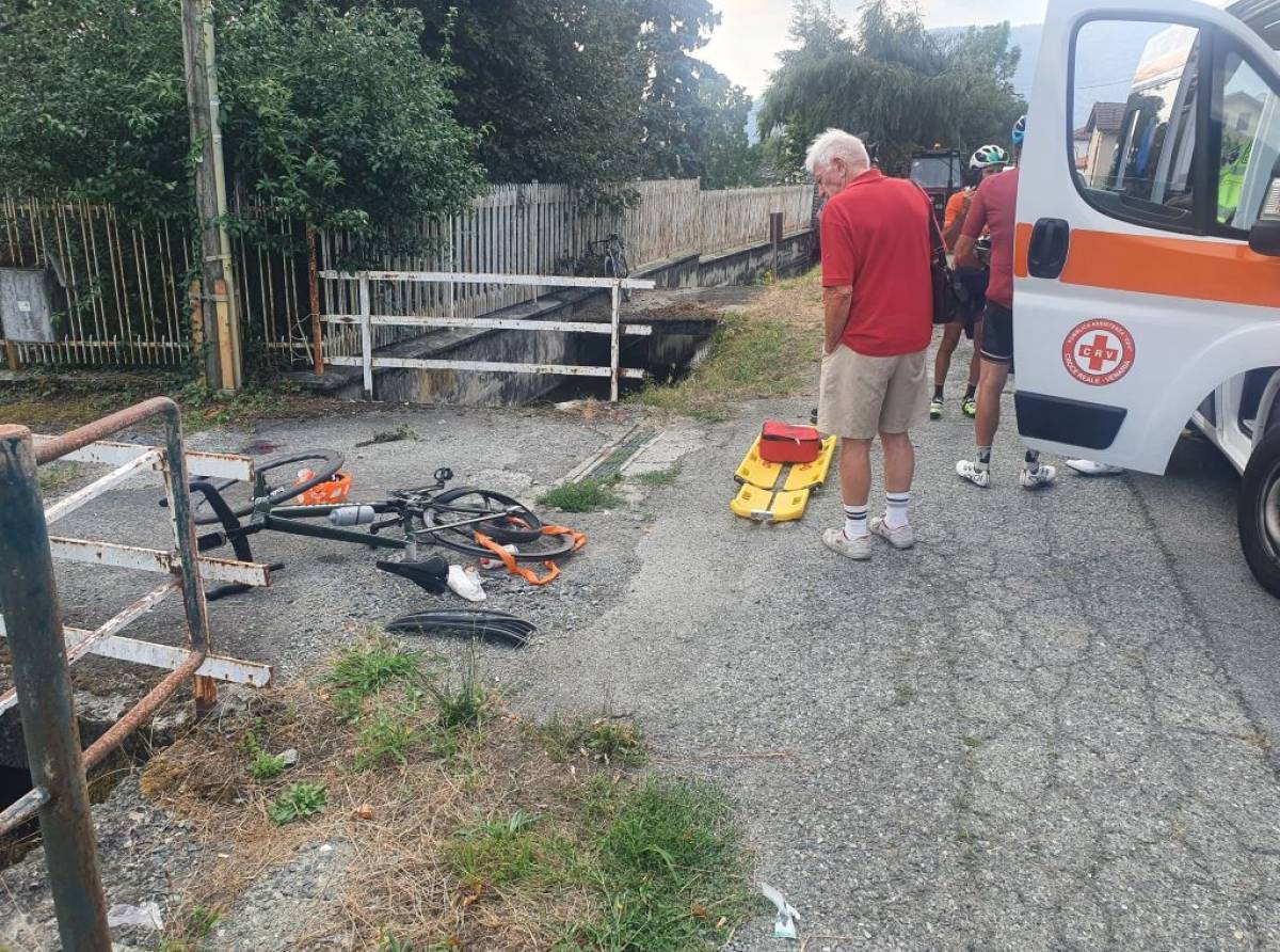 Lanzo Torinese, ciclisti travolti dopo la lite: ai domiciliari il 73enne arrestato per tentato omicidio